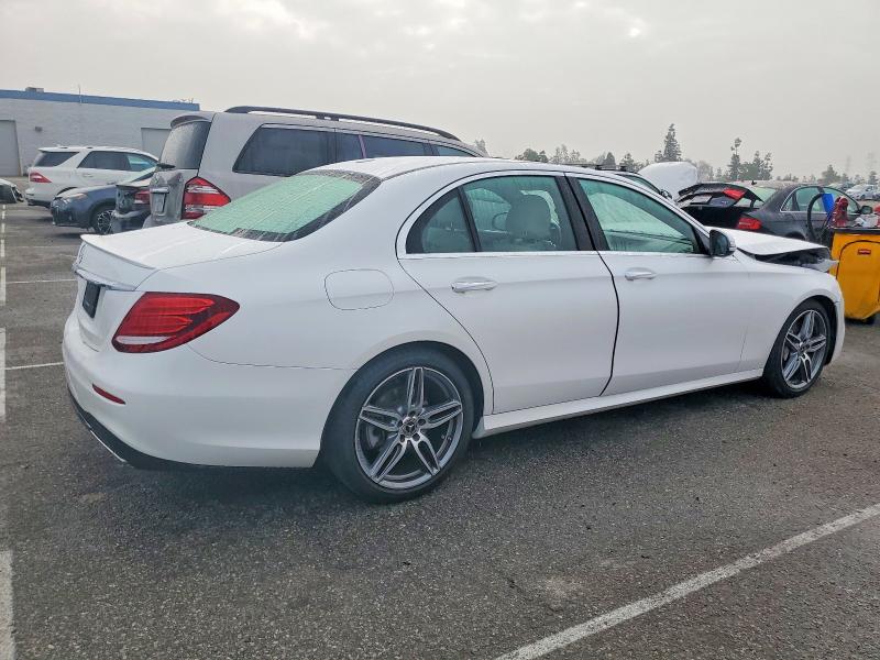 Фото 3 - MERCEDES-BENZ E-CLASS
