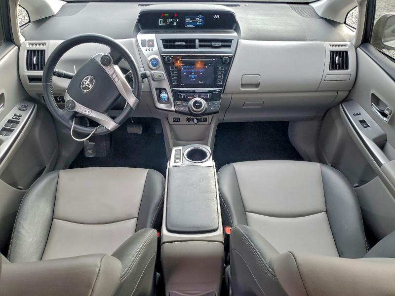 Фото 8 - TOYOTA PRIUS