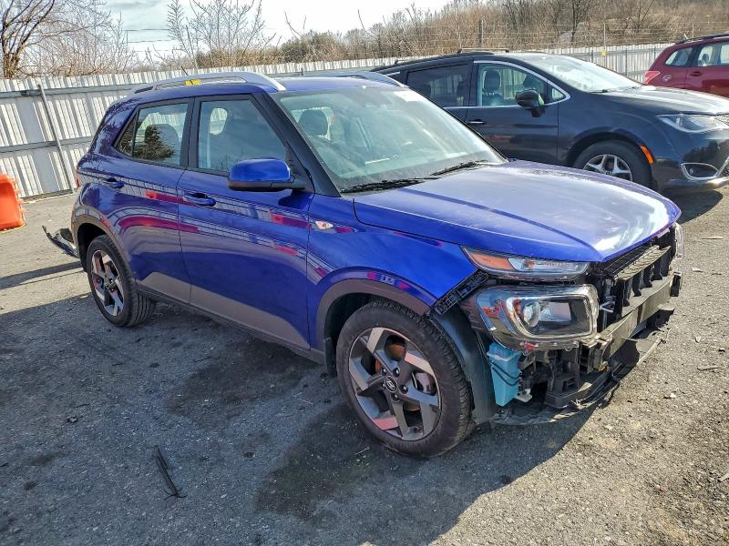 Фото 4 - HYUNDAI VENUE