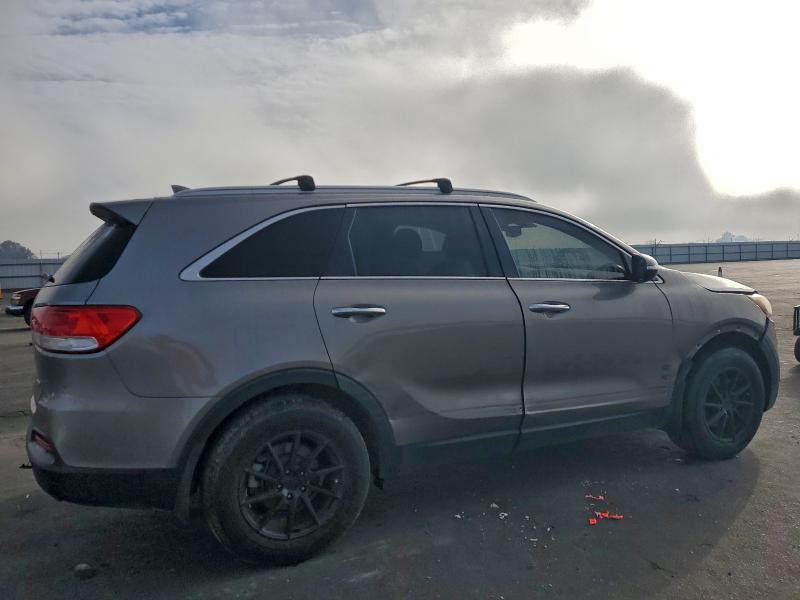 Фото 3 - KIA SORENTO