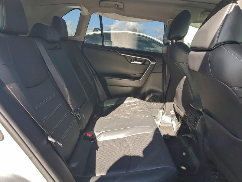 Фото 11 - TOYOTA RAV4