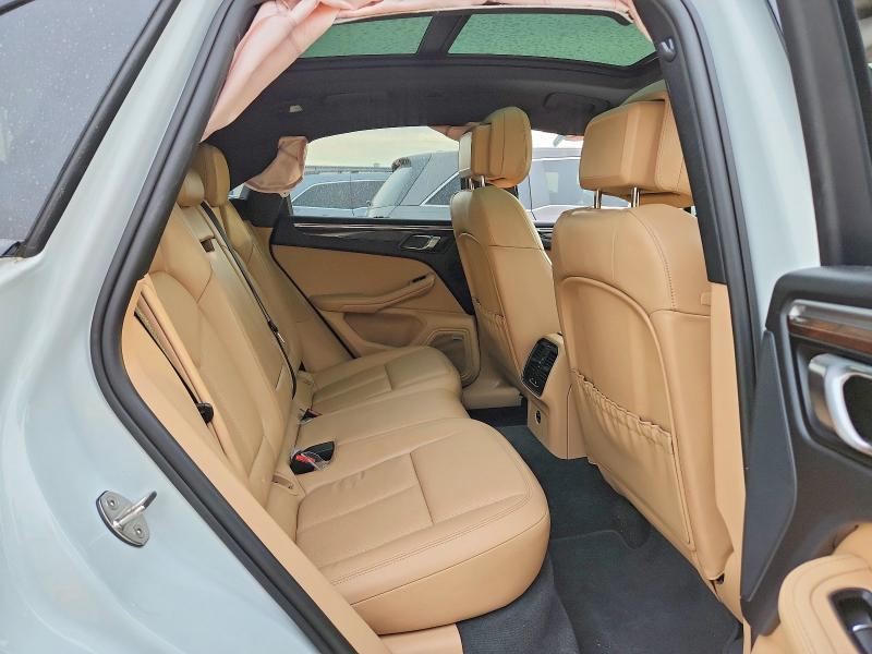 Фото 10 - PORSCHE MACAN