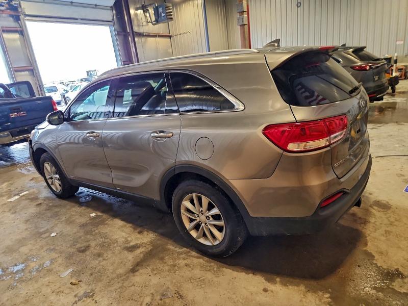 Фото 2 - KIA SORENTO