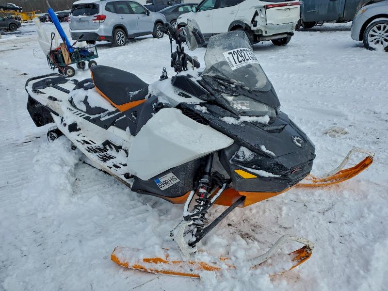 SKI-DOO SNOWMOBILE 2017