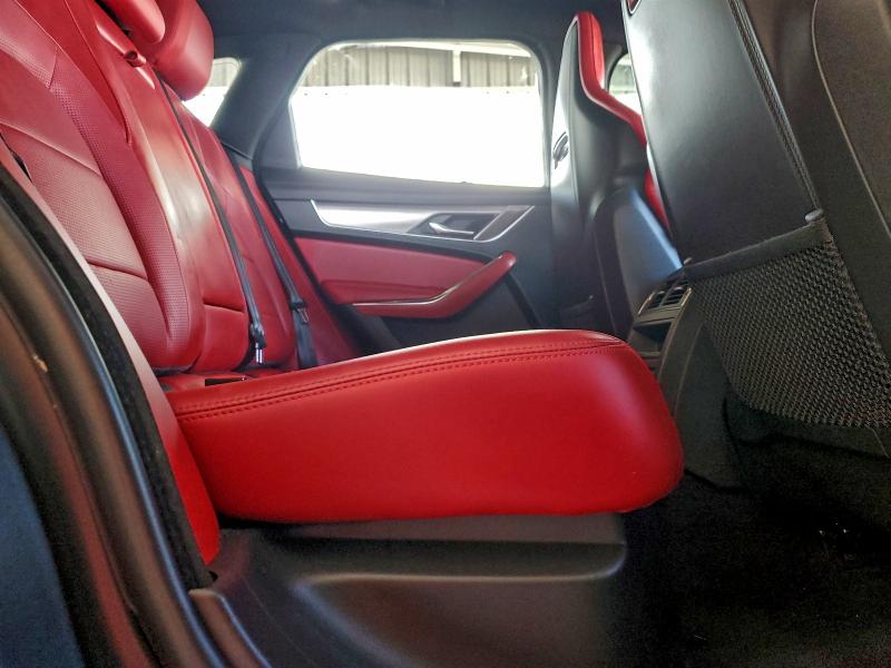 Фото 11 - JAGUAR F-PACE