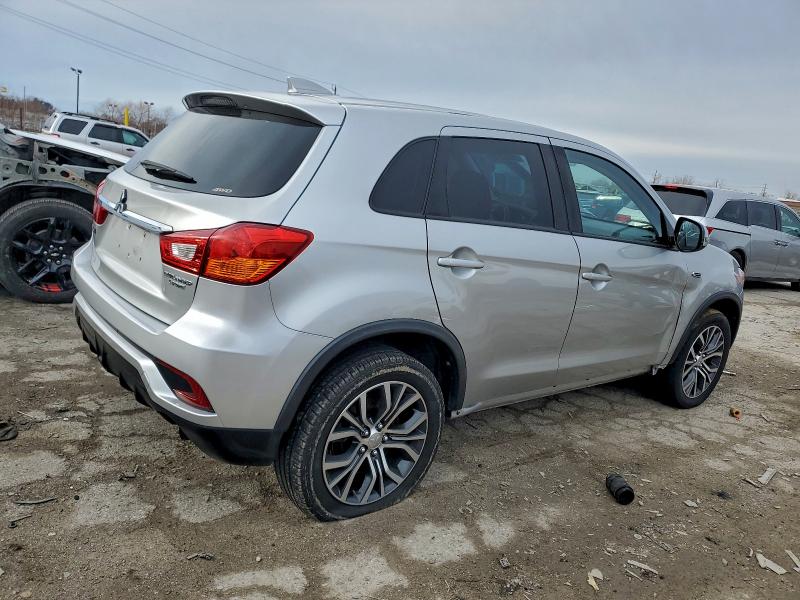 Фото 3 - MITSUBISHI OUTLANDER