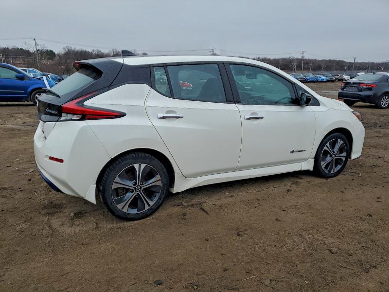 Фото 3 - NISSAN LEAF