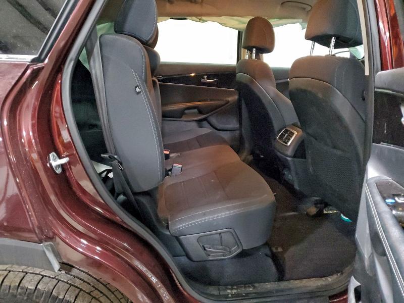 Фото 11 - KIA SORENTO