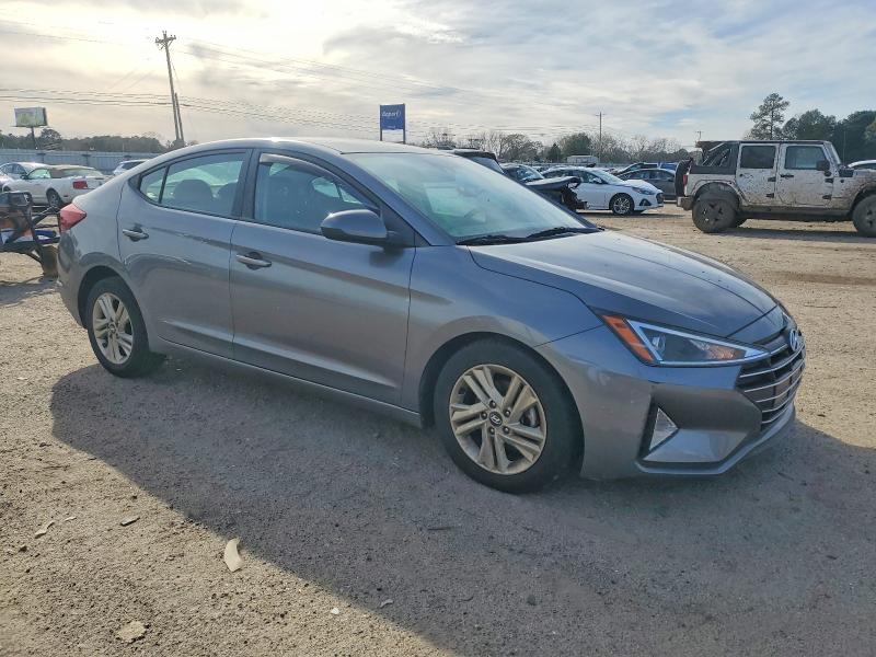 Фото 4 - HYUNDAI ELANTRA