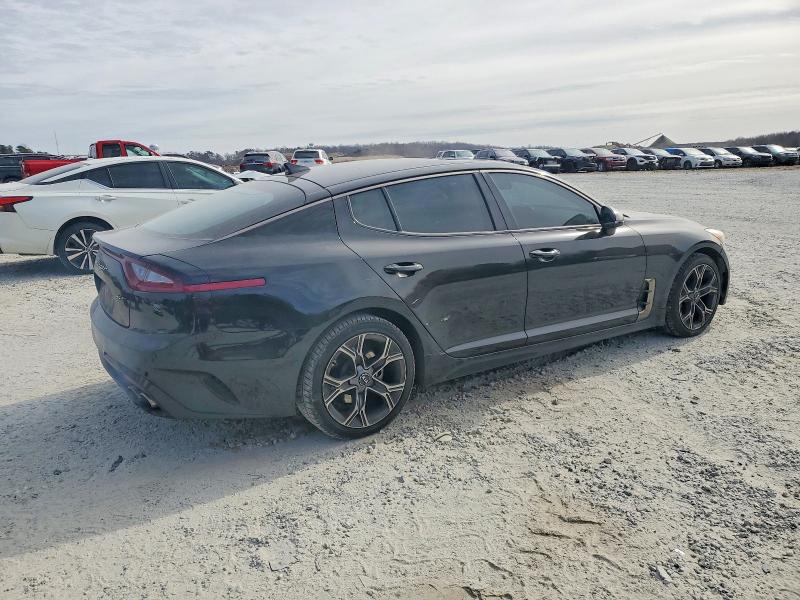 Фото 3 - KIA STINGER