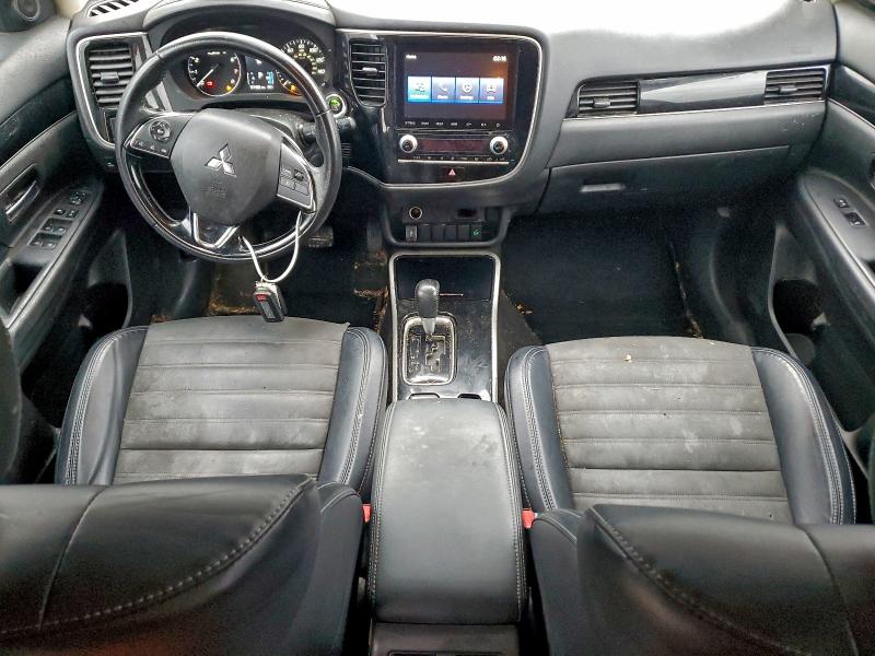 Фото 8 - MITSUBISHI OUTLANDER