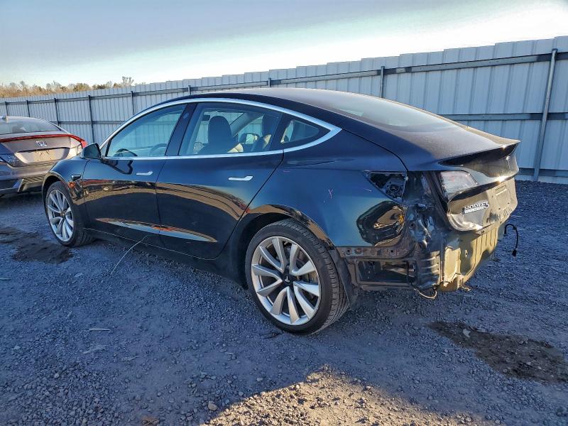 Фото 2 - TESLA MODEL 3