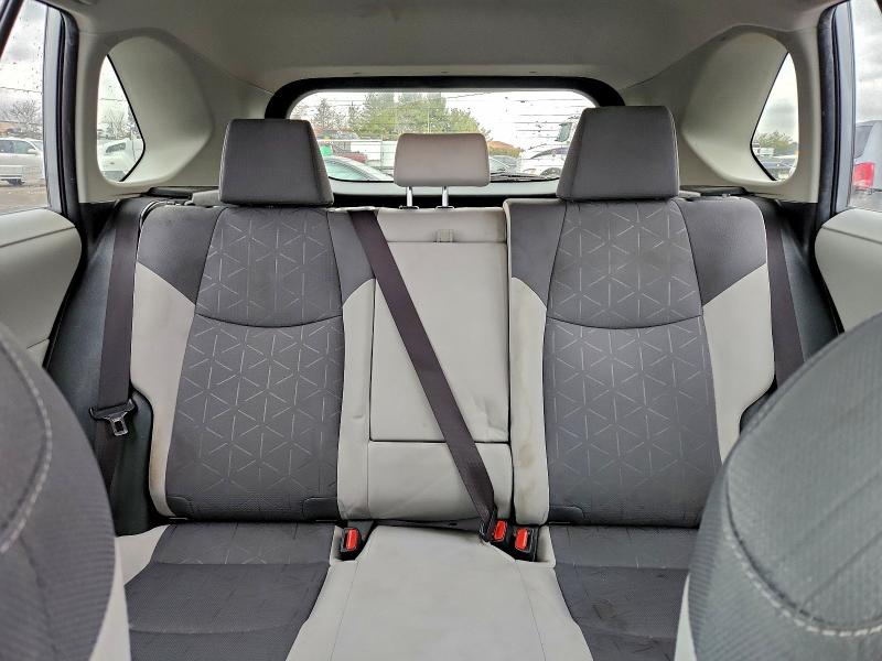 Фото 10 - TOYOTA RAV4