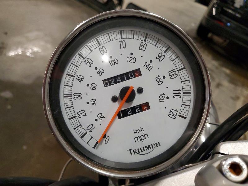 TRIUMPH BONNEVILLE 2006