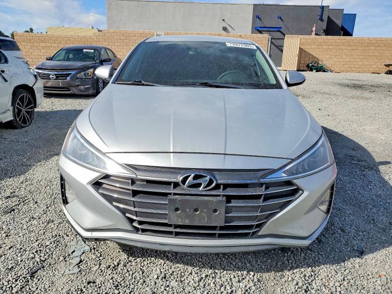 Фото 5 - HYUNDAI ELANTRA