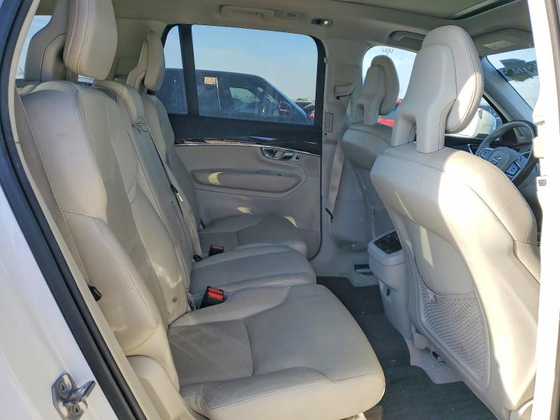Фото 10 - VOLVO XC90