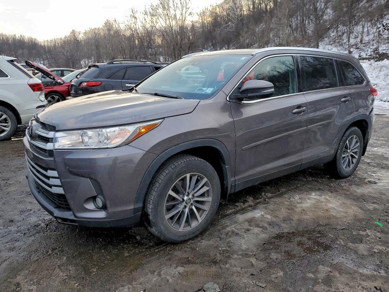 Фото 1 - TOYOTA HIGHLANDER