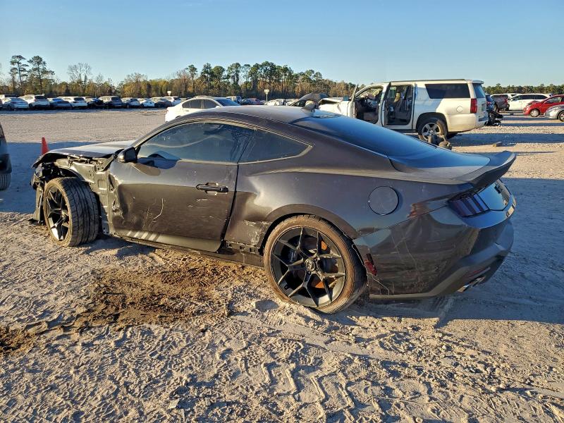Фото 2 - FORD MUSTANG