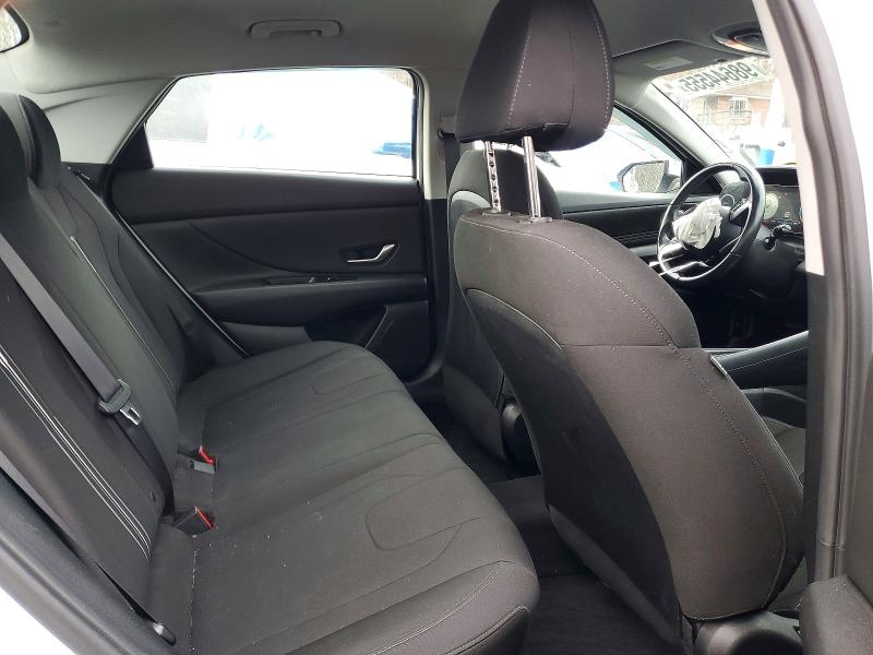 Фото 10 - HYUNDAI ELANTRA