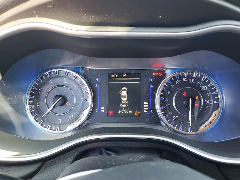 Фото 9 - CHRYSLER 200