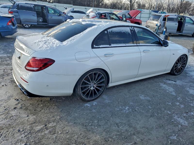 Фото 3 - MERCEDES-BENZ E-CLASS