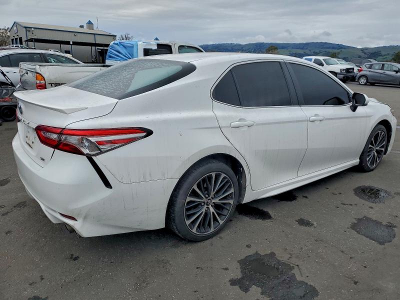 Фото 3 - TOYOTA CAMRY