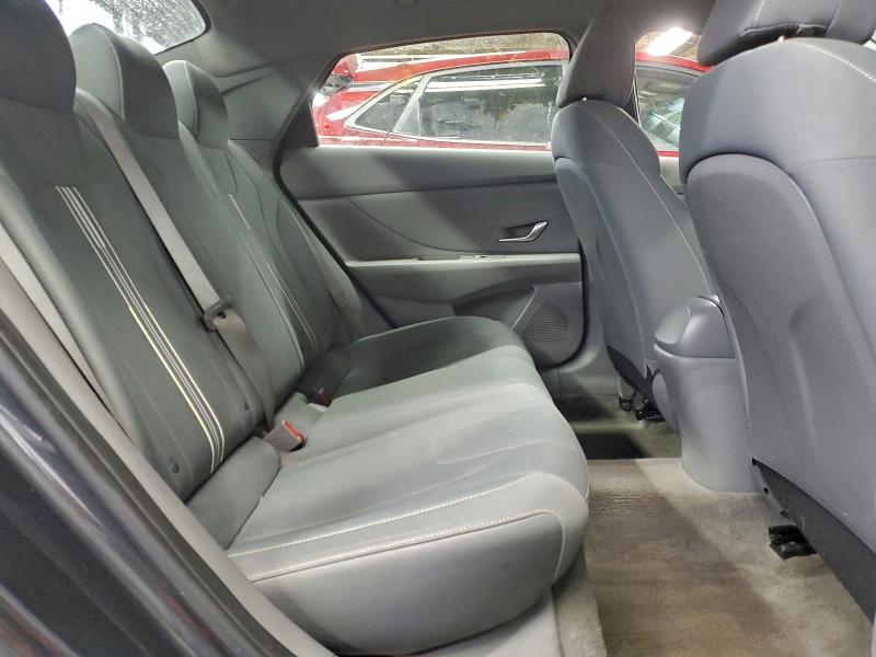 Фото 10 - HYUNDAI ELANTRA