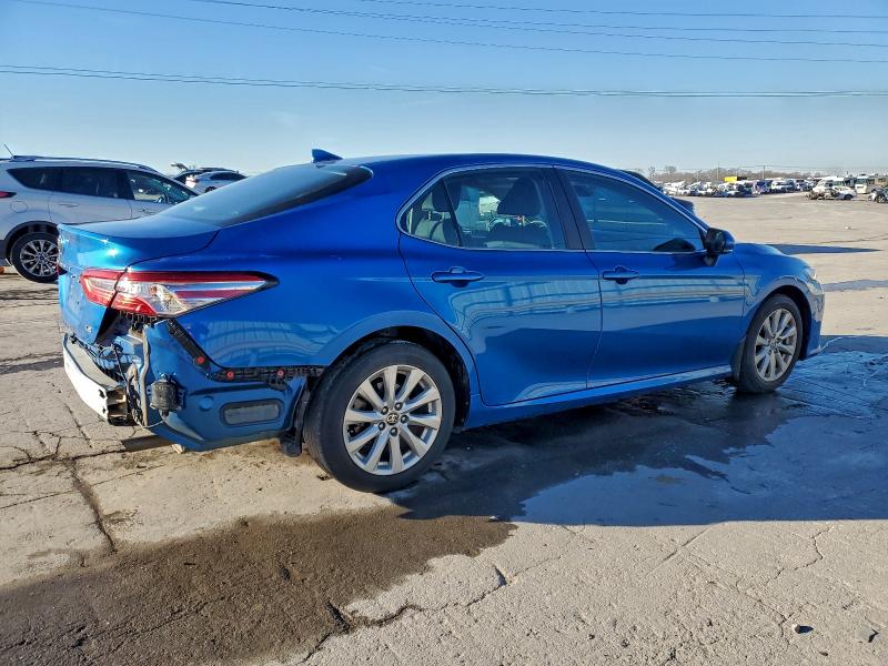 Фото 3 - TOYOTA CAMRY