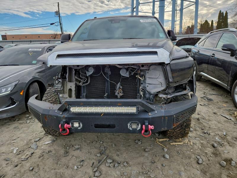 Фото 5 - TOYOTA TUNDRA