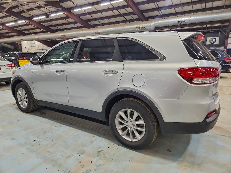 Фото 2 - KIA SORENTO