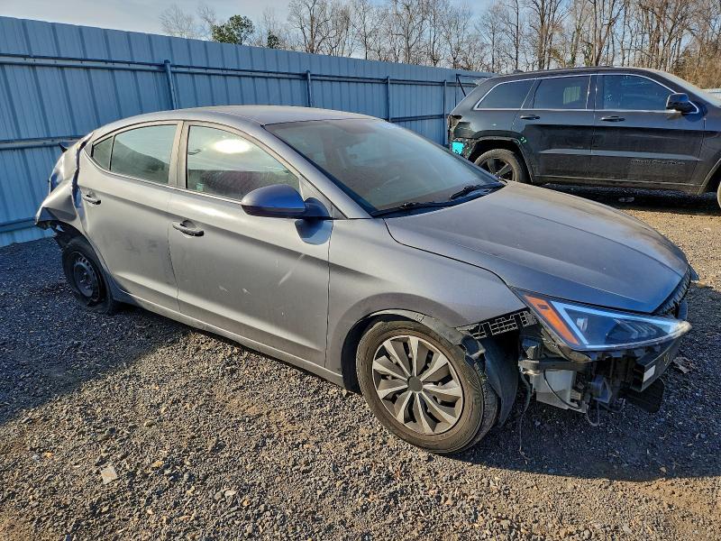 Фото 4 - HYUNDAI ELANTRA