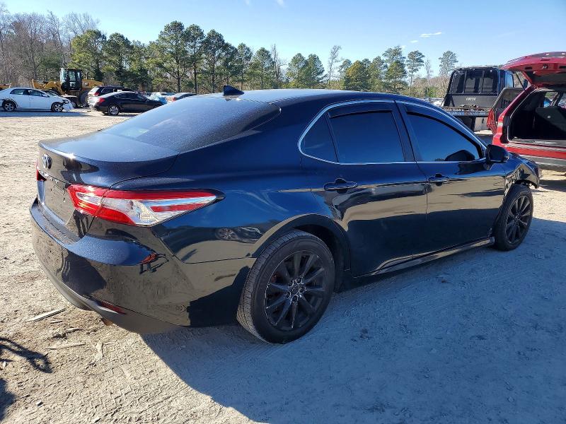 Фото 3 - TOYOTA CAMRY