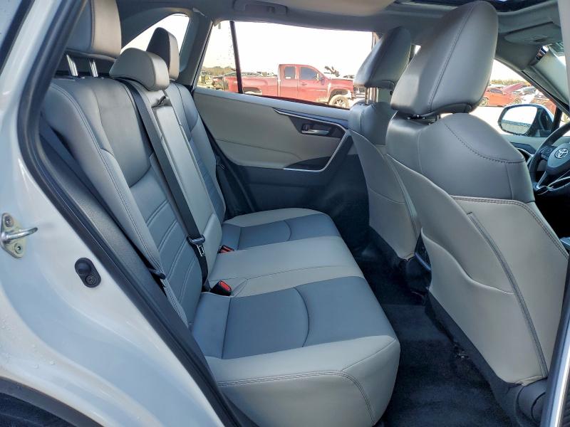 Фото 11 - TOYOTA RAV4