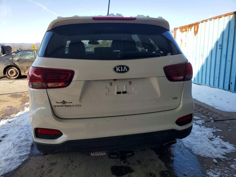 Фото 6 - KIA SORENTO