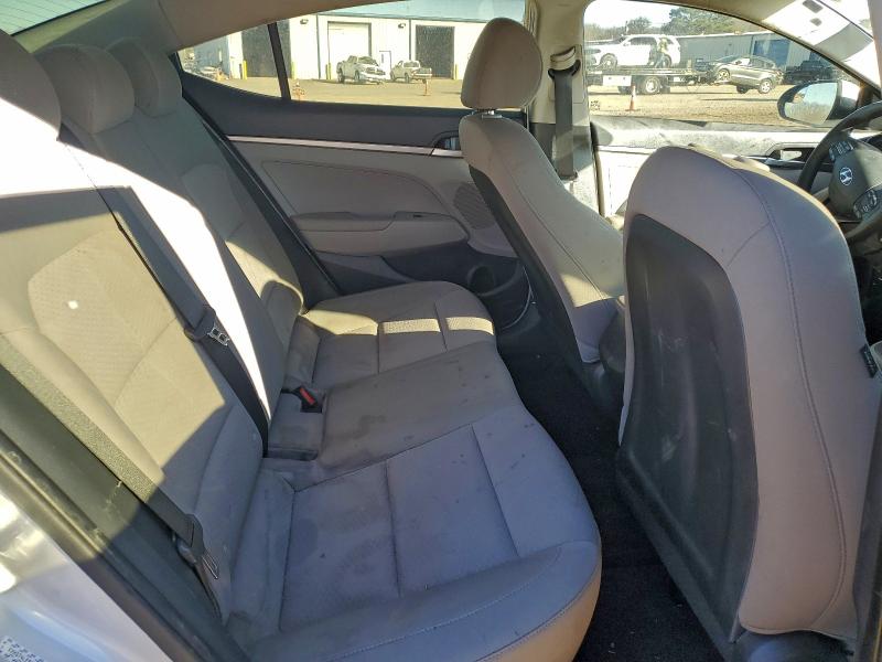 Фото 10 - HYUNDAI ELANTRA