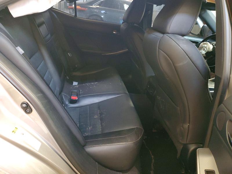 Фото 10 - LEXUS IS