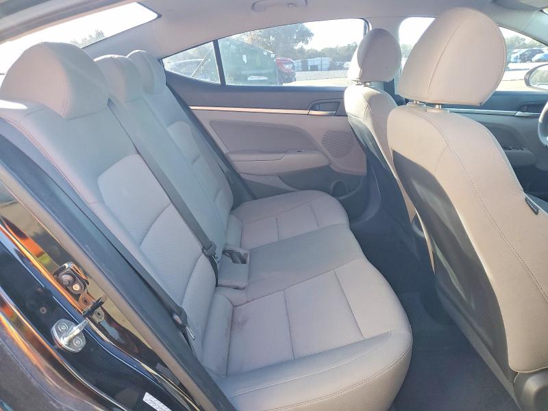 Фото 10 - HYUNDAI ELANTRA