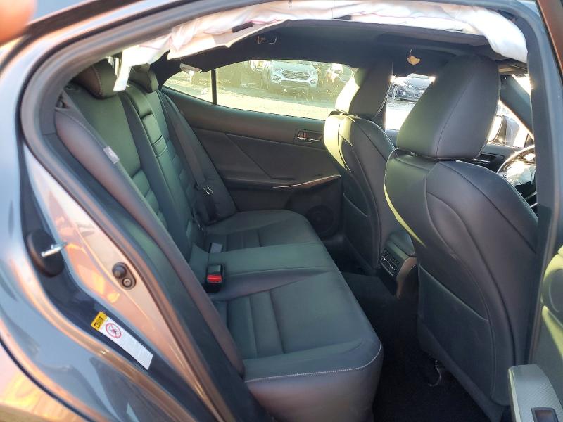 Фото 10 - LEXUS IS