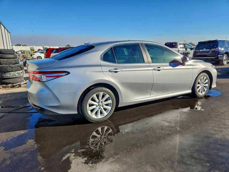 Фото 3 - TOYOTA CAMRY