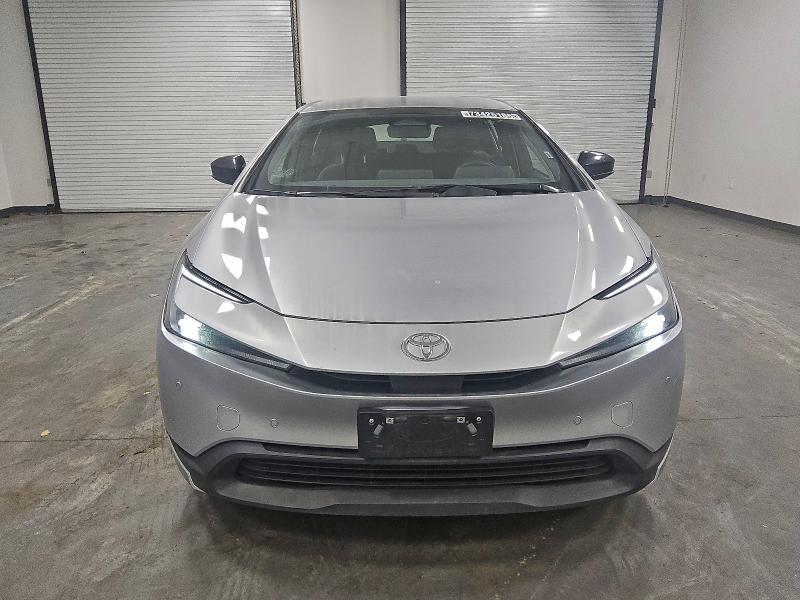 Фото 5 - TOYOTA PRIUS