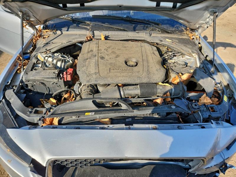 Фото 11 - JAGUAR XE