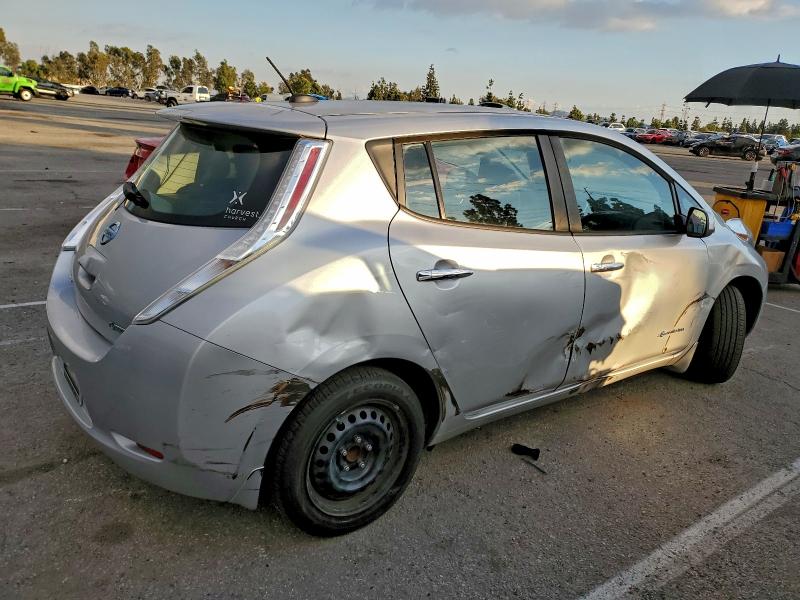Фото 3 - NISSAN LEAF