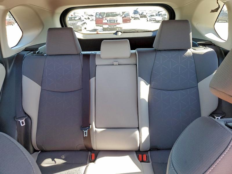 Фото 10 - TOYOTA RAV4