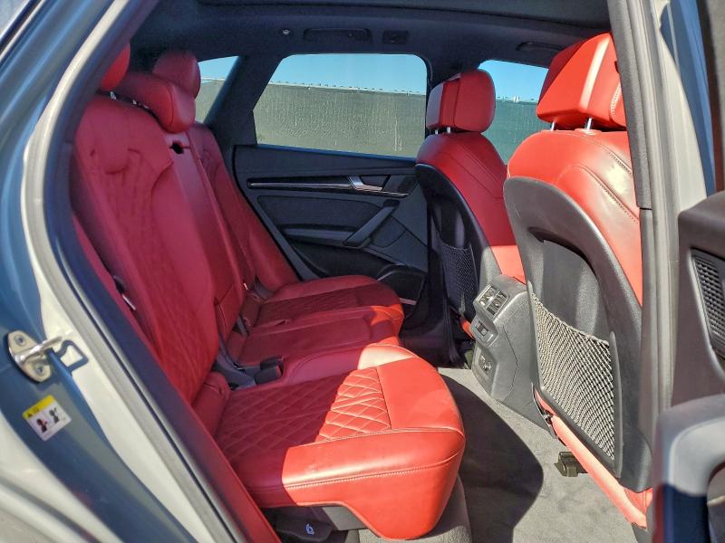 Фото 11 - AUDI SQ5