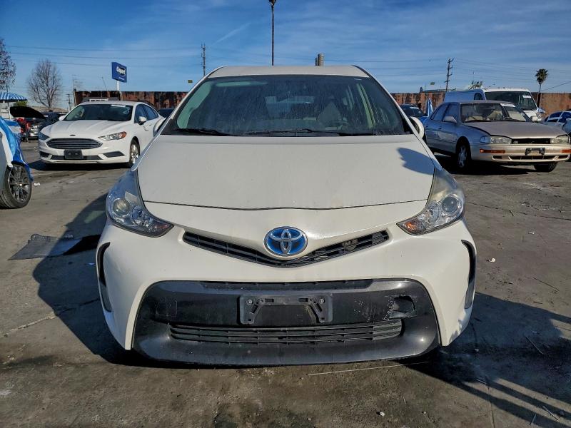 Фото 5 - TOYOTA PRIUS