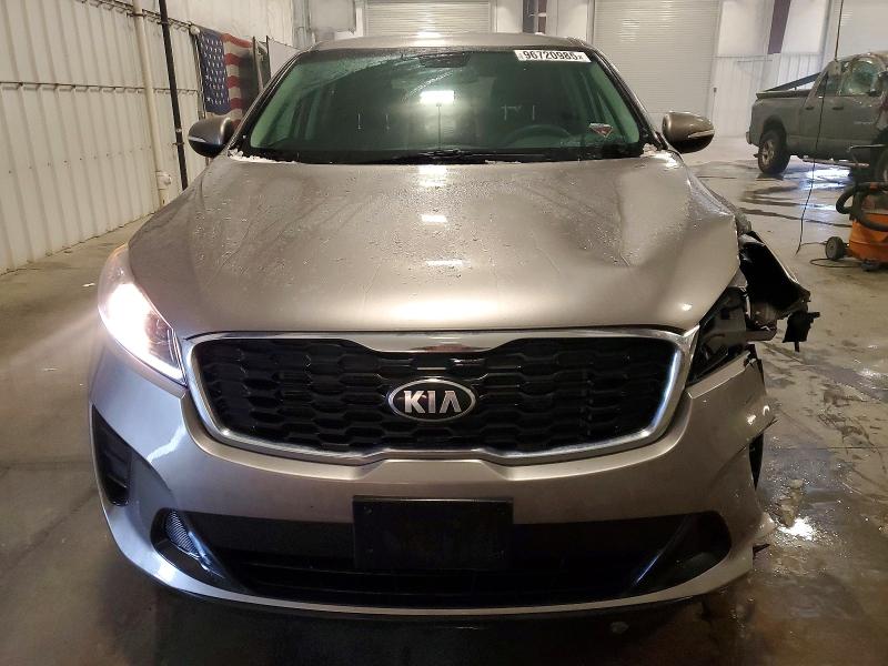 Фото 5 - KIA SORENTO