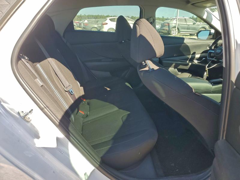 Фото 10 - HYUNDAI ELANTRA