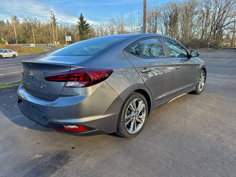 Фото 4 - HYUNDAI ELANTRA