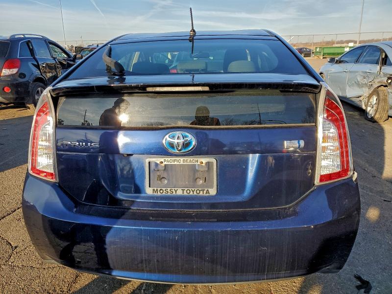 Фото 6 - TOYOTA PRIUS