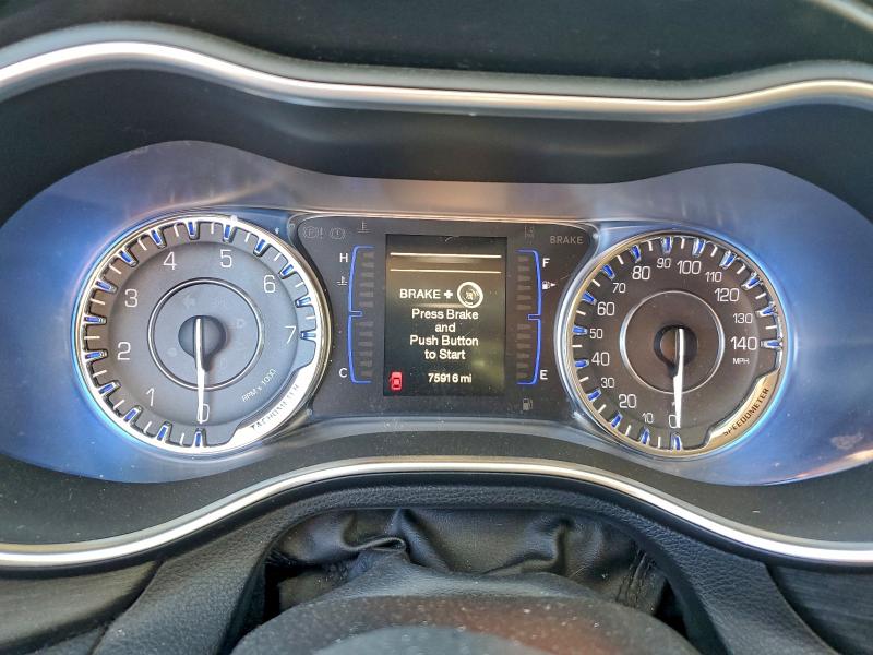 Фото 9 - CHRYSLER 200